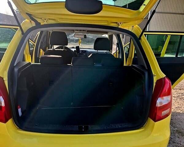 Жовтий Шкода Фабія, об'ємом двигуна 1.2 л та пробігом 163 тис. км за 5500 $, фото 5 на Automoto.ua