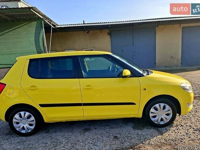 Жовтий Шкода Фабія, об'ємом двигуна 1.2 л та пробігом 163 тис. км за 5500 $, фото 1 на Automoto.ua