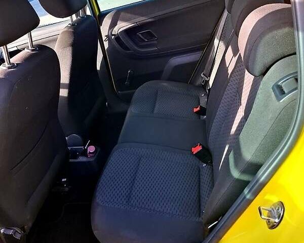 Жовтий Шкода Фабія, об'ємом двигуна 1.2 л та пробігом 163 тис. км за 5500 $, фото 12 на Automoto.ua