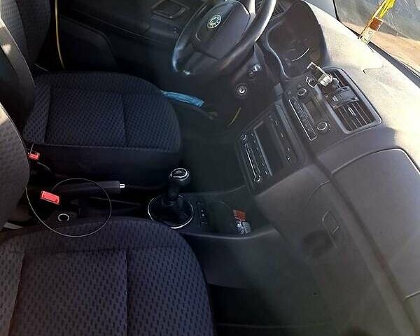 Жовтий Шкода Фабія, об'ємом двигуна 1.2 л та пробігом 163 тис. км за 5500 $, фото 11 на Automoto.ua