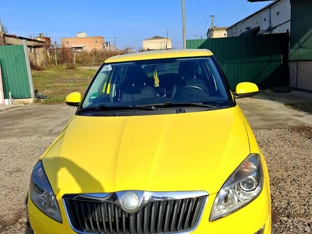 Желтый Шкода Фабия, объемом двигателя 1.2 л и пробегом 163 тыс. км за 5500 $, фото 1 на Automoto.ua