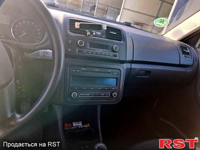 Желтый Шкода Фабия, объемом двигателя 1.2 л и пробегом 163 тыс. км за 5500 $, фото 10 на Automoto.ua