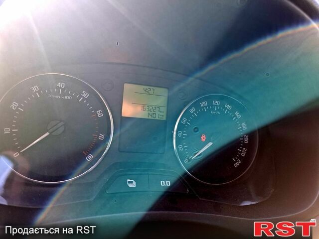 Желтый Шкода Фабия, объемом двигателя 1.2 л и пробегом 163 тыс. км за 5500 $, фото 9 на Automoto.ua