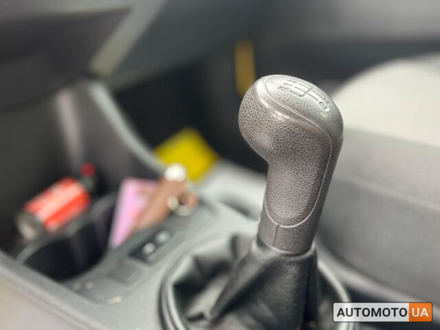 Желтый Шкода Фабия, объемом двигателя 1.2 л и пробегом 173 тыс. км за 5990 $, фото 13 на Automoto.ua