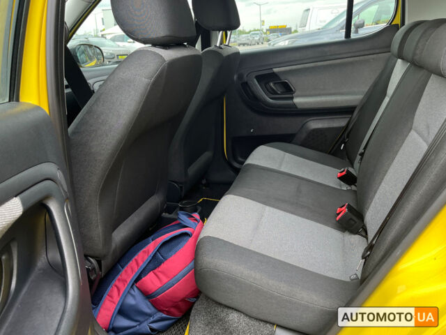 Желтый Шкода Фабия, объемом двигателя 1.2 л и пробегом 173 тыс. км за 5990 $, фото 19 на Automoto.ua