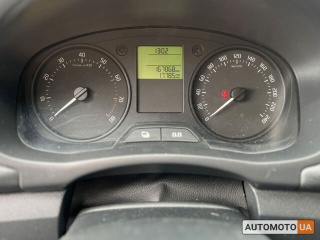 Желтый Шкода Фабия, объемом двигателя 1.2 л и пробегом 173 тыс. км за 5990 $, фото 11 на Automoto.ua