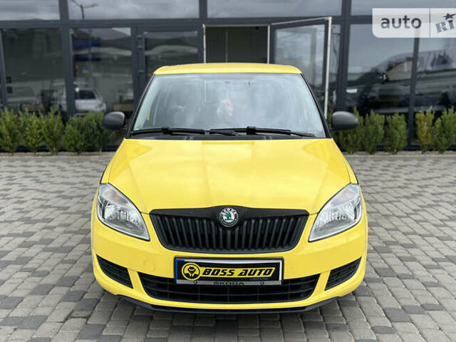 Желтый Шкода Фабия, объемом двигателя 1.2 л и пробегом 173 тыс. км за 5990 $, фото 4 на Automoto.ua