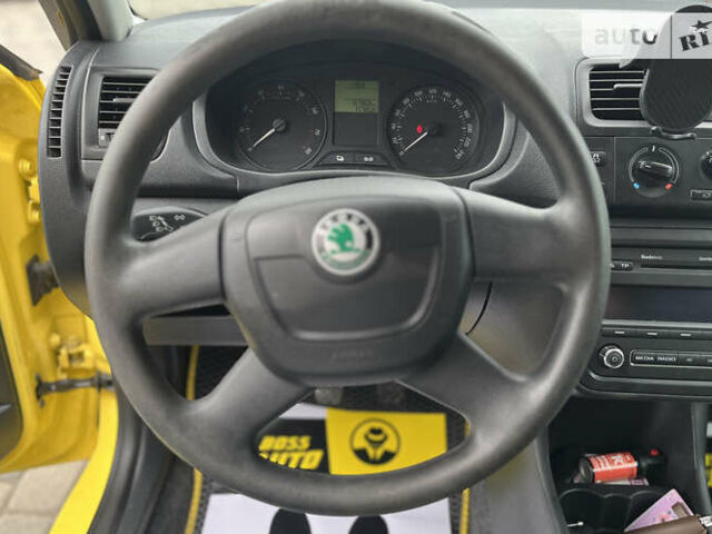 Желтый Шкода Фабия, объемом двигателя 1.2 л и пробегом 173 тыс. км за 5990 $, фото 14 на Automoto.ua