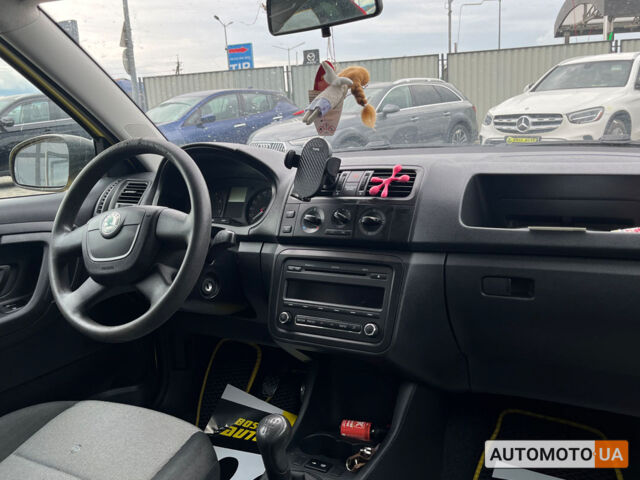 Желтый Шкода Фабия, объемом двигателя 1.2 л и пробегом 173 тыс. км за 5990 $, фото 17 на Automoto.ua