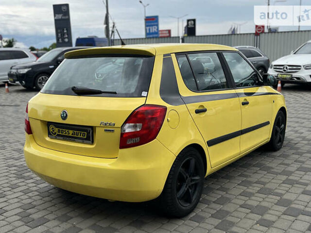 Желтый Шкода Фабия, объемом двигателя 1.2 л и пробегом 173 тыс. км за 5990 $, фото 5 на Automoto.ua