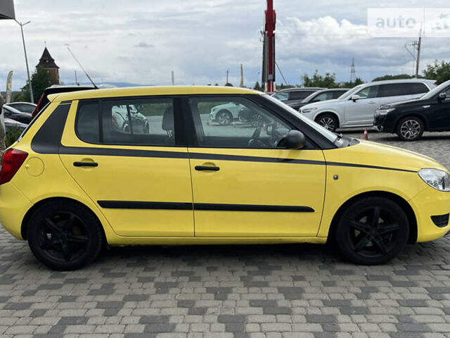 Желтый Шкода Фабия, объемом двигателя 1.2 л и пробегом 173 тыс. км за 5990 $, фото 6 на Automoto.ua