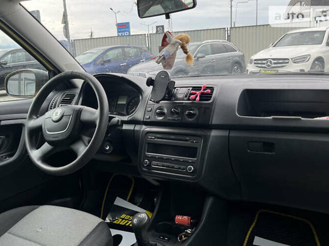 Желтый Шкода Фабия, объемом двигателя 1.2 л и пробегом 173 тыс. км за 5990 $, фото 17 на Automoto.ua