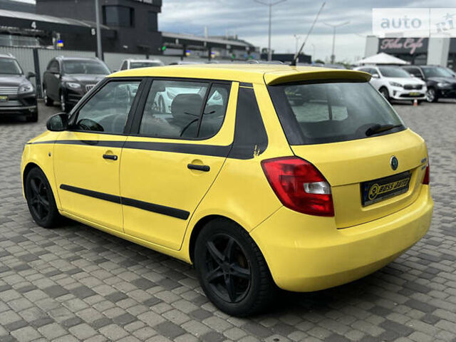 Желтый Шкода Фабия, объемом двигателя 1.2 л и пробегом 173 тыс. км за 5990 $, фото 1 на Automoto.ua