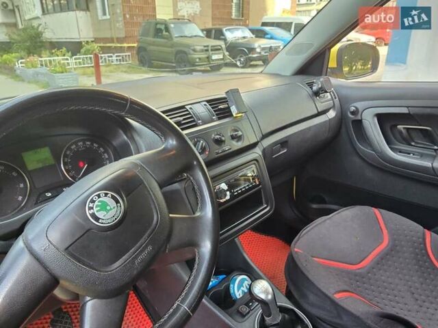 Шкода Фабия 2012 в Киеве на Automoto.ua Желтый Шкода Фабия, объемом двигателя 1.4 л и пробегом 300 тыс. км за 4900 $, фото 4 на Automoto.ua