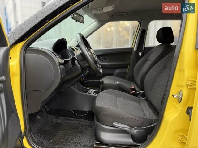 Жовтий Шкода Фабія, об'ємом двигуна 1.39 л та пробігом 298 тис. км за 4300 $, фото 13 на Automoto.ua