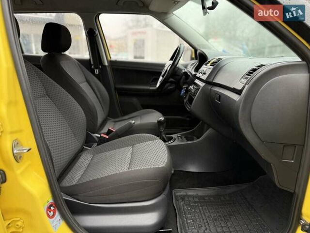 Жовтий Шкода Фабія, об'ємом двигуна 1.39 л та пробігом 298 тис. км за 4300 $, фото 10 на Automoto.ua
