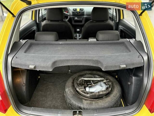 Жовтий Шкода Фабія, об'ємом двигуна 1.39 л та пробігом 298 тис. км за 4300 $, фото 23 на Automoto.ua