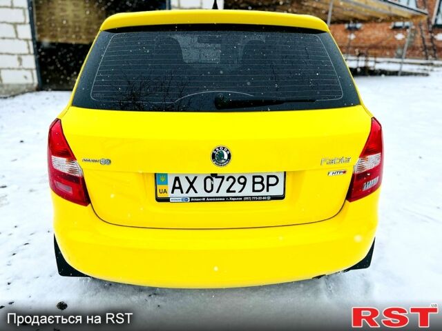 Желтый Шкода Фабия, объемом двигателя 1.2 л и пробегом 142 тыс. км за 5700 $, фото 1 на Automoto.ua