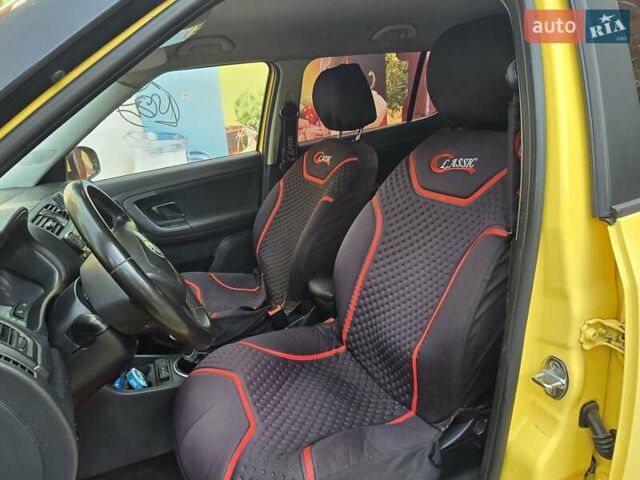 Шкода Фабия 2012 в Киеве на Automoto.ua Желтый Шкода Фабия, объемом двигателя 1.4 л и пробегом 300 тыс. км за 4900 $, фото 3 на Automoto.ua