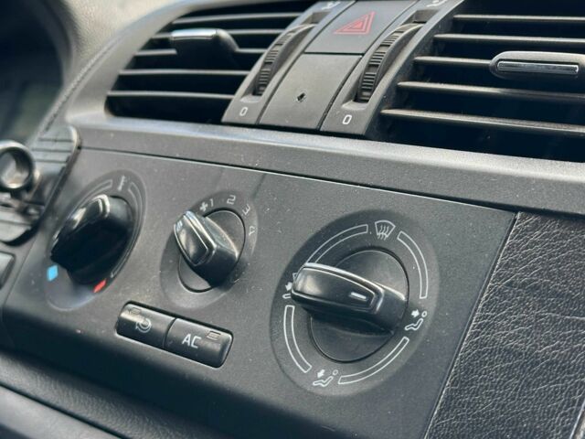 Желтый Шкода Фабия, объемом двигателя 1.4 л и пробегом 234 тыс. км за 5950 $, фото 5 на Automoto.ua