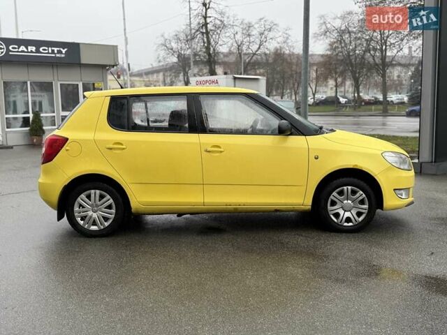 Жовтий Шкода Фабія, об'ємом двигуна 1.39 л та пробігом 298 тис. км за 4300 $, фото 7 на Automoto.ua
