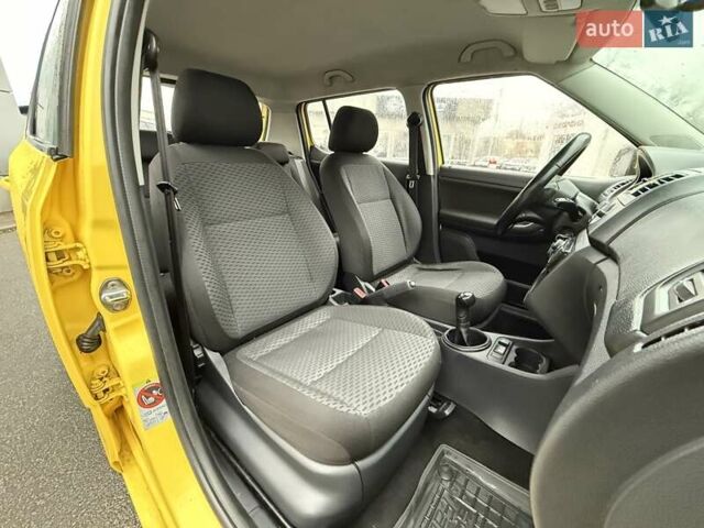 Жовтий Шкода Фабія, об'ємом двигуна 1.39 л та пробігом 298 тис. км за 4300 $, фото 12 на Automoto.ua