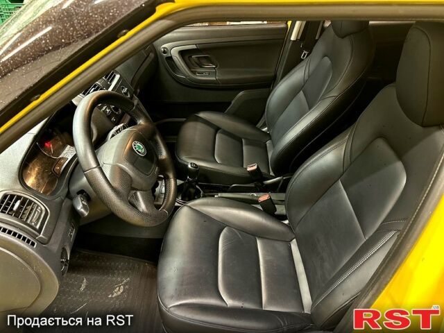 Желтый Шкода Фабия, объемом двигателя 1.2 л и пробегом 142 тыс. км за 5700 $, фото 4 на Automoto.ua
