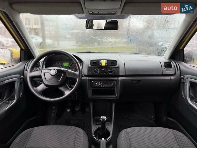Жовтий Шкода Фабія, об'ємом двигуна 1.39 л та пробігом 298 тис. км за 4300 $, фото 8 на Automoto.ua