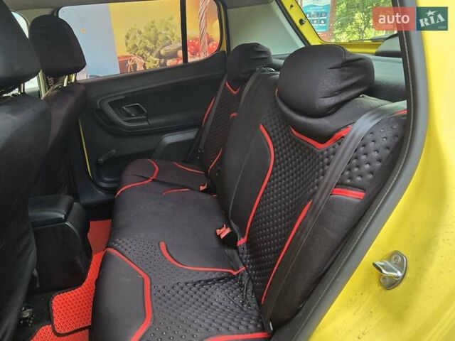 Шкода Фабия 2012 в Киеве на Automoto.ua Желтый Шкода Фабия, объемом двигателя 1.4 л и пробегом 300 тыс. км за 4900 $, фото 2 на Automoto.ua