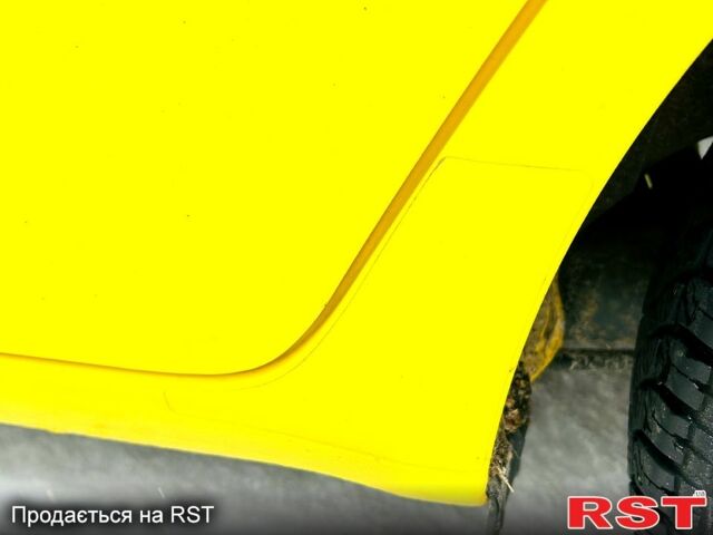 Желтый Шкода Фабия, объемом двигателя 1.2 л и пробегом 142 тыс. км за 5700 $, фото 11 на Automoto.ua