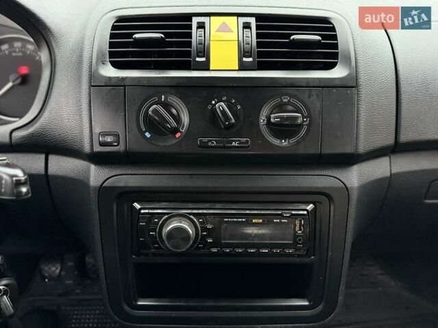 Жовтий Шкода Фабія, об'ємом двигуна 1.39 л та пробігом 298 тис. км за 4300 $, фото 19 на Automoto.ua