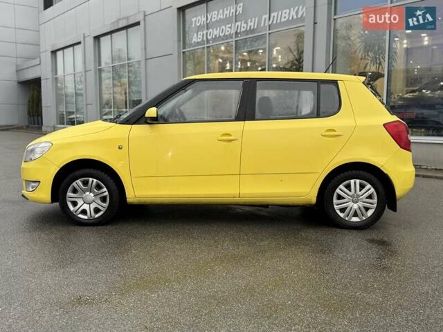 Жовтий Шкода Фабія, об'ємом двигуна 1.39 л та пробігом 298 тис. км за 4300 $, фото 3 на Automoto.ua
