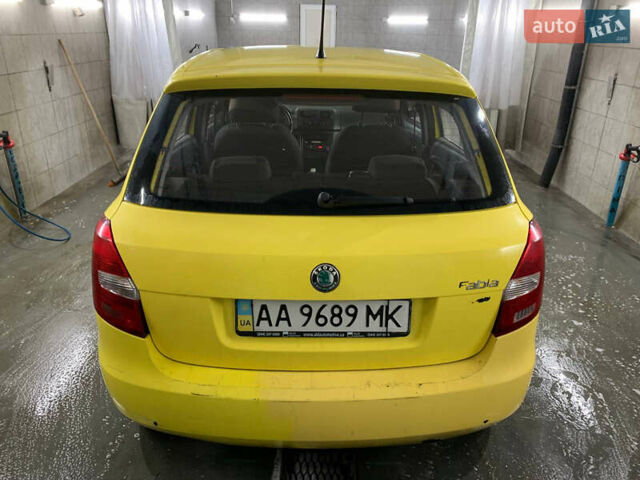 Жовтий Шкода Фабія, об'ємом двигуна 1.39 л та пробігом 203 тис. км за 4500 $, фото 5 на Automoto.ua