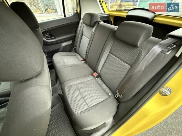 Жовтий Шкода Фабія, об'ємом двигуна 1.39 л та пробігом 298 тис. км за 4300 $, фото 17 на Automoto.ua