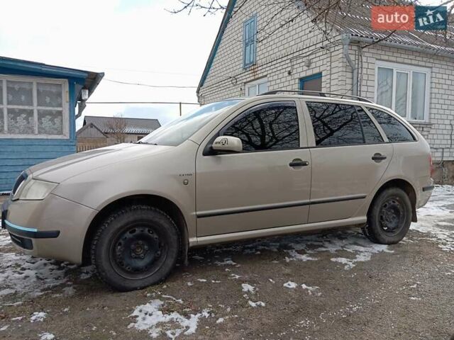 Желтый Шкода Фабия, объемом двигателя 1.39 л и пробегом 197 тыс. км за 3500 $, фото 5 на Automoto.ua
