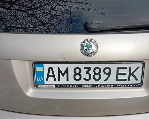 Желтый Шкода Фабия, объемом двигателя 1.39 л и пробегом 197 тыс. км за 3500 $, фото 10 на Automoto.ua