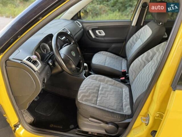 Жовтий Шкода Фабія, об'ємом двигуна 1.42 л та пробігом 205 тис. км за 3899 $, фото 9 на Automoto.ua