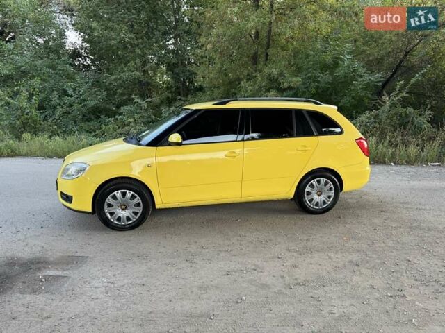 Жовтий Шкода Фабія, об'ємом двигуна 1.42 л та пробігом 205 тис. км за 3899 $, фото 17 на Automoto.ua