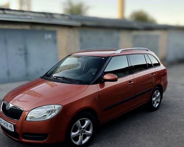 Желтый Шкода Фабия, объемом двигателя 1.2 л и пробегом 214 тыс. км за 5400 $, фото 3 на Automoto.ua