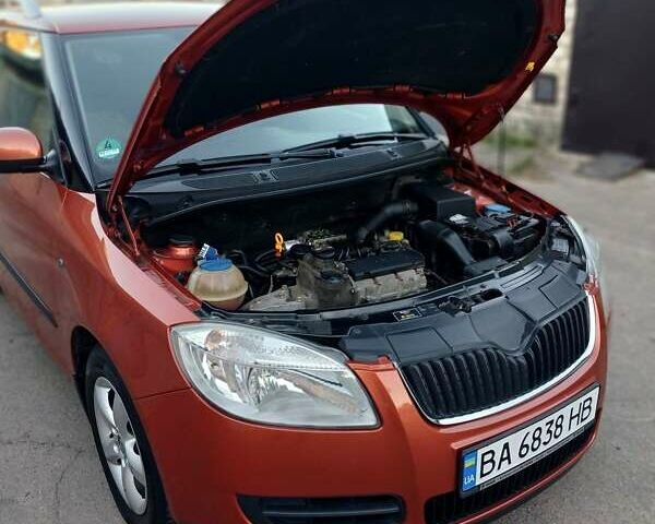 Желтый Шкода Фабия, объемом двигателя 1.2 л и пробегом 214 тыс. км за 5400 $, фото 4 на Automoto.ua