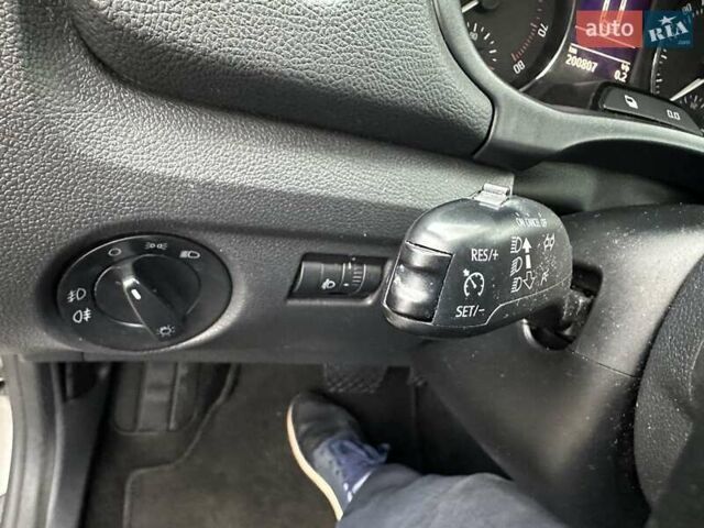 Желтый Шкода Фабия, объемом двигателя 1.2 л и пробегом 200 тыс. км за 7500 $, фото 31 на Automoto.ua