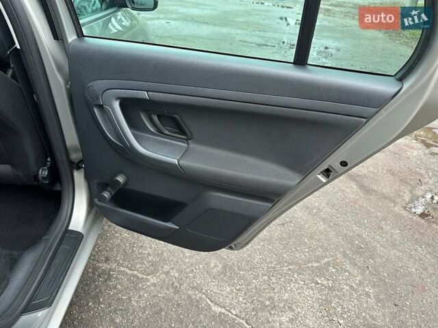 Желтый Шкода Фабия, объемом двигателя 1.2 л и пробегом 200 тыс. км за 7500 $, фото 26 на Automoto.ua