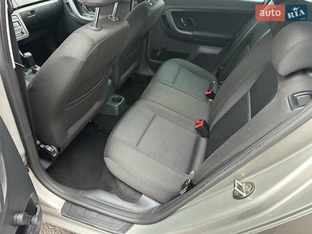 Желтый Шкода Фабия, объемом двигателя 1.2 л и пробегом 200 тыс. км за 7500 $, фото 22 на Automoto.ua