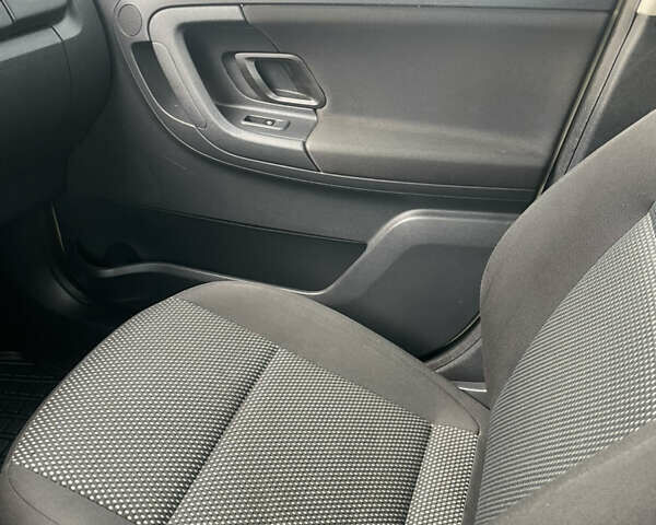 Желтый Шкода Фабия, объемом двигателя 1.6 л и пробегом 194 тыс. км за 6600 $, фото 18 на Automoto.ua