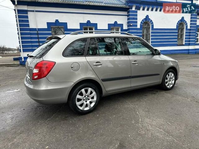 Желтый Шкода Фабия, объемом двигателя 1.2 л и пробегом 200 тыс. км за 7500 $, фото 9 на Automoto.ua