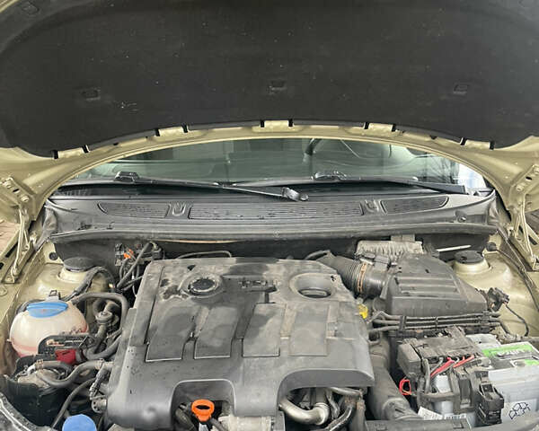 Желтый Шкода Фабия, объемом двигателя 1.6 л и пробегом 194 тыс. км за 6600 $, фото 27 на Automoto.ua