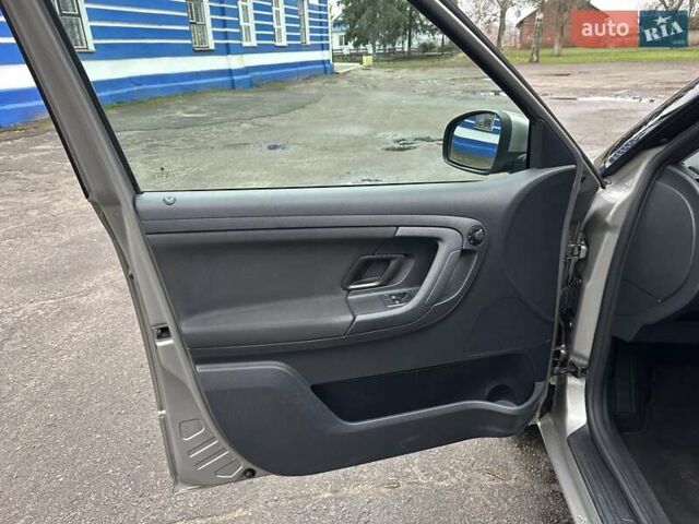 Желтый Шкода Фабия, объемом двигателя 1.2 л и пробегом 200 тыс. км за 7500 $, фото 18 на Automoto.ua