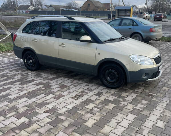 Желтый Шкода Фабия, объемом двигателя 1.6 л и пробегом 194 тыс. км за 6600 $, фото 8 на Automoto.ua