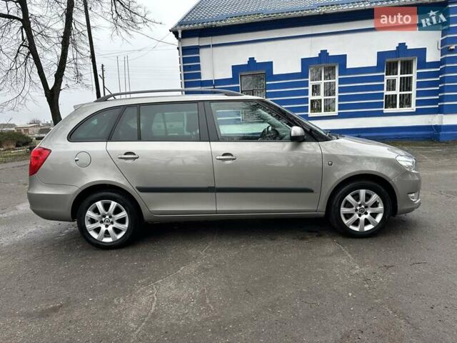 Желтый Шкода Фабия, объемом двигателя 1.2 л и пробегом 200 тыс. км за 7500 $, фото 8 на Automoto.ua