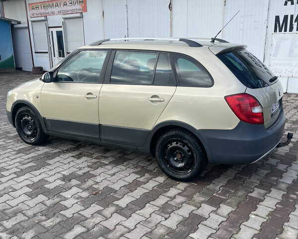 Желтый Шкода Фабия, объемом двигателя 1.6 л и пробегом 194 тыс. км за 6600 $, фото 7 на Automoto.ua